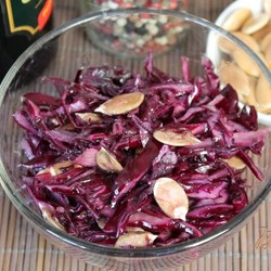 Салат из красной капусты с чесноком и семечками - пошаговый рецепт с фото