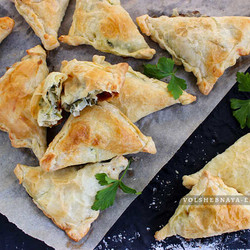 Пирожки с фетой и шпинатом