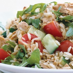 Салат с тунцом и рисом: 9 прекрасных рецептов |