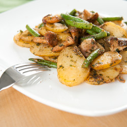 Постные рецепты: Жареный картофель с грибами и фасолью