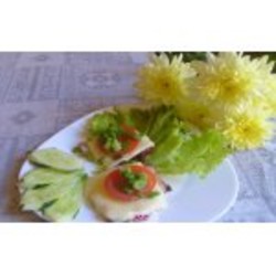 Сытный завтрак из грудинки с сулугуни