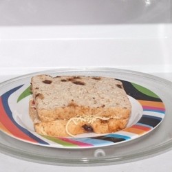 Горячие бутерброды в микроволновке (с сыром, колбасой, яйцом)