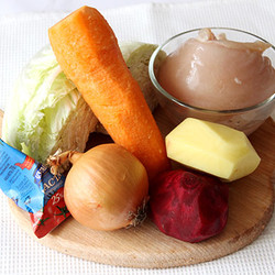 Красный борщ с пекинской капустой