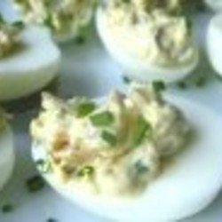 Яйца, фаршированные крабовым мясом - рецепт с фото на Повар.ру