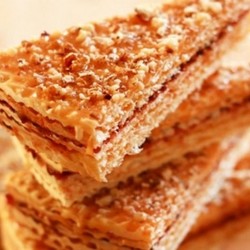 Торт «Пятиминутка» из печенья и вафель без выпечки. Дорогая, печь не придется.