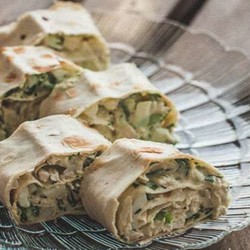 Рулет из лаваша со шпротами - пошаговый рецепт