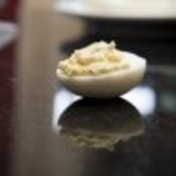 Яйца фаршированные желтком - пошаговый рецепт с фото на Повар.ру