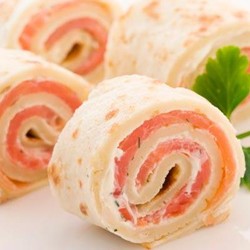 Рулетики из блинов с сёмгой