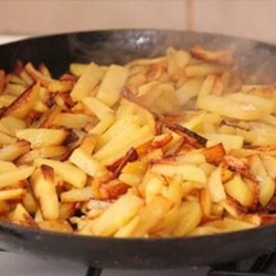 Жареный картофель: не пригорает, не прилипает к сковороде, не разваливается никогда. Чтобы и корочка золотистая, и кусочки румяные, и серединка нежная и рассыпчатая