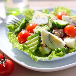 Салат с тунцом и помидорами: 9 рецептов |