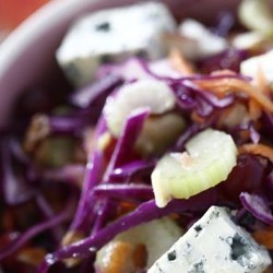 Салат из краснокочанной капусты с яблоками, сыром и клюквой, пошаговый рецепт с фото