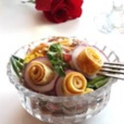 Салат с морской капустой и лососем