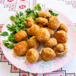 Жареные шампиньоны в кляре в сухарях, без яиц: рецепты с фото