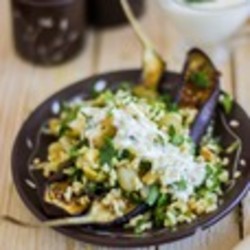 Баклажаны под соусом Шармуля с булгуром
