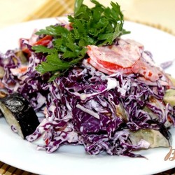 Салат из краснокочанной капусты и жареных баклажан - пошаговый рецепт с фото