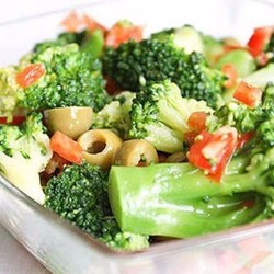 Сохрани себе! ТОП-8 рецептов очень полезных и низкокалорийных салатов с брокколи - fav0ritka77.ru