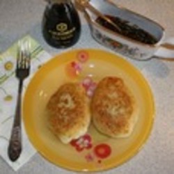 Картофельно-крахмальные пирожки с грибами и кускусом