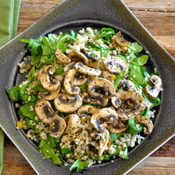 Киноа с шампиньонами и рукколой - The-Challenger.ru