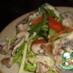 Теплый салат с печенью и шампиньонами