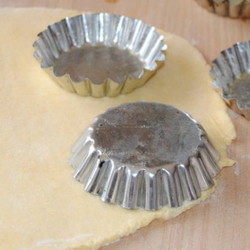 Тарталетки с семгой и авокадо