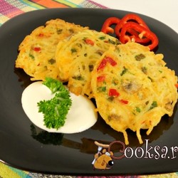 Оладьи из спагетти с грибами, зеленью и сыром фото рецепт приготовления