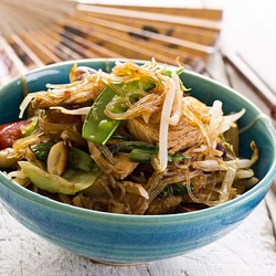 Горячий салат с фунчозой по-корейски