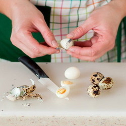 Тарталетки с семгой и перепелиными яйцами