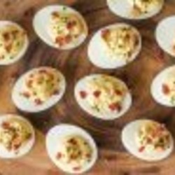 Фаршированные яйца с беконом - пошаговый рецепт с фото на Повар.ру