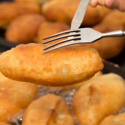 Пышные пирожки «Ложные грибы» с интригующей начинкой. Расхватают еще горячими!