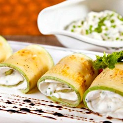 Рулетики из кабачков с разными начинками — 11 пошаговых рецептов