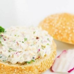 Закуска из редиса, сыра и яиц.