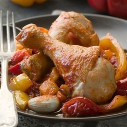 Как пожарить куриные окорочка на сковороде - рецепты