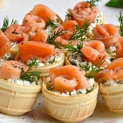 Тарталетки с красной рыбой - рецепты с рыбным муссом, маслом, рикоттой и крабовыми палочками