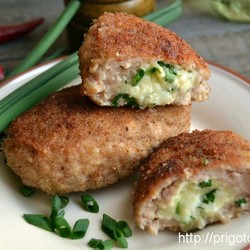 Куриные зразы с сыром и яйцом