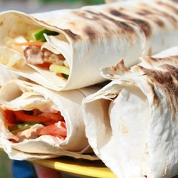 Шаурма с курицей в лаваше: 8 простых рецептов |