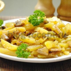 Жареная картошка с грибами на сковороде - рецепт с фото пошагово