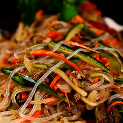 Салат из фунчозы с овощами: рецепт с фото | Чудо-Повар