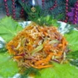 Салат из моркови и огурцов