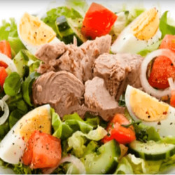 Салат с консервированным тунцом и фасолью. Простые рецепты очень вкусных салатов