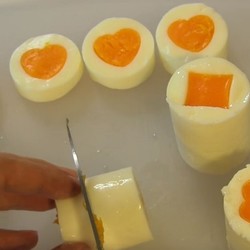 Возьми два яйца и отдели желтки от белков, а затем... Вот такая японская технология!