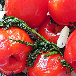 Быстрые малосольные помидоры в пакете. Подготовка займет от силы 15 минут!