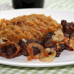 Тушеная капуста с куриной печенью