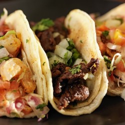 Тортилья - рецепты испанской и мексиканской лепешки с начинкой из курицы, овощей, сыра и ветчины