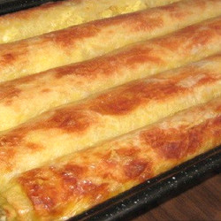 Накрываю стол (нагружаю рулетами из лаваша) за 15 минут. Исчезает всё!