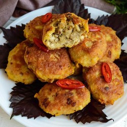 Котлеты готовлю редко, но когда уже берусь за это дело, меня не остановить: домашние сыты, морозилка забита