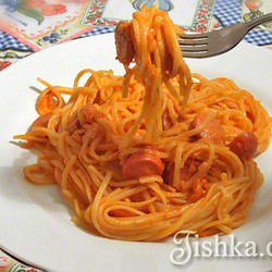 Макароны с сосисками в томатном соусе
