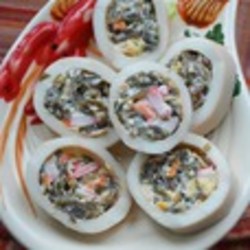 Кальмары, фаршированные морской капустой