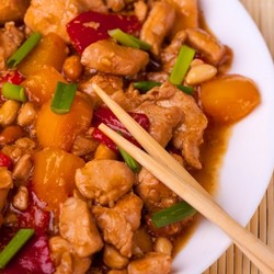 Лучшие рецепты блюд с соевым соусом из мяса свинины, курицы, индейки, утки, кролика, креветок, рыбы, кальмаров, мидий. Вкусный рецепт шашлыка с соевым соусом и сала вареного в соевом соусе. Как замариновать мясо в соевом соусе: рецепт маринада