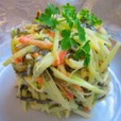 Салат с морской капустой и зеленой редькой