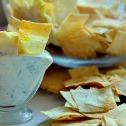 Чипсы из лаваша в духовке, микроволновке и на сковороде - рецепты с сыром, сметаной, паприкой